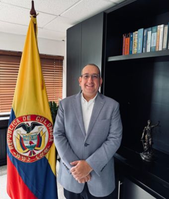 Dr.ANDRÉS MEDINA PINEDA